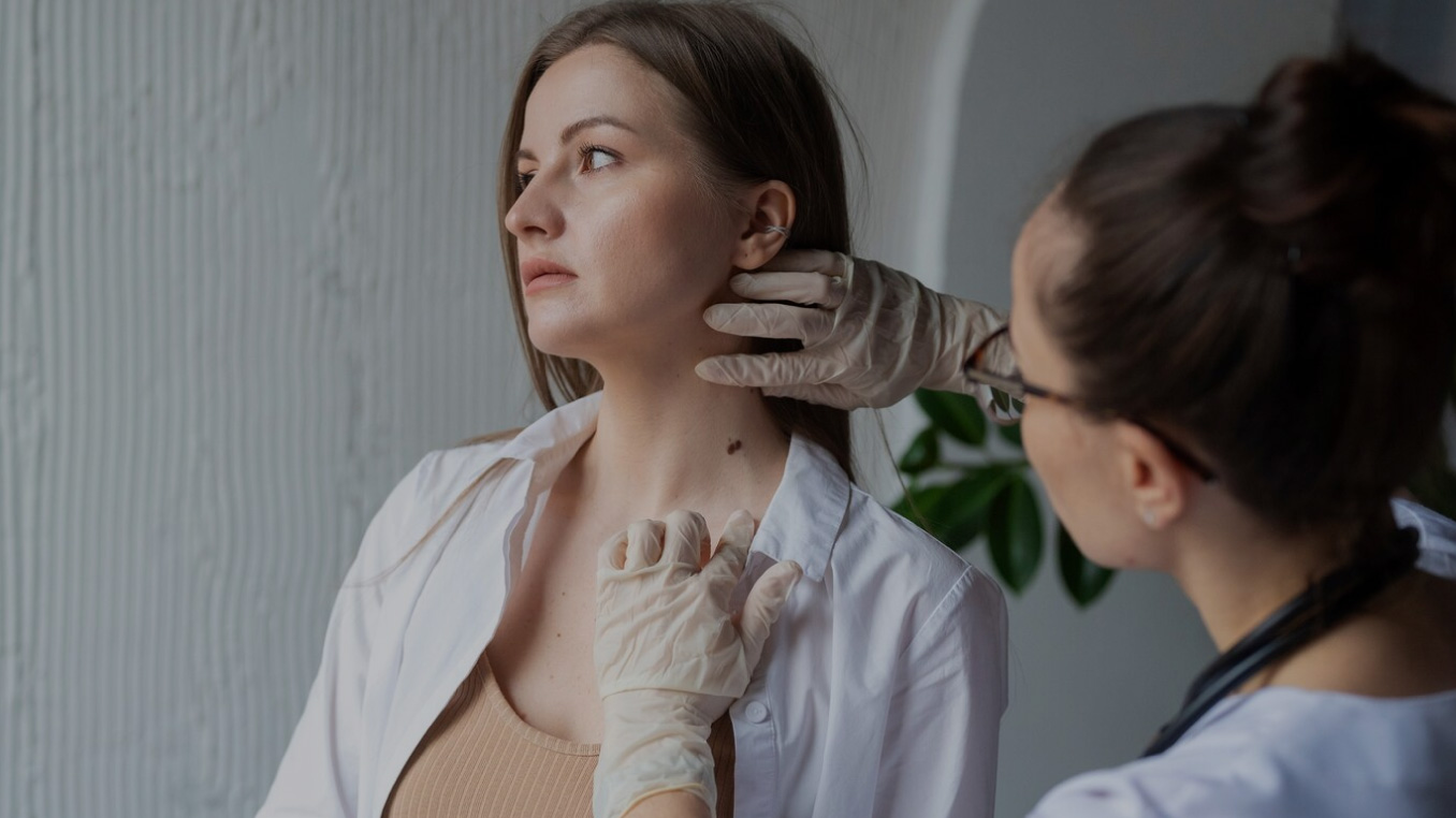Karen Mora – Dermato – Oncóloga Karen Mora - Dermato - Oncóloga